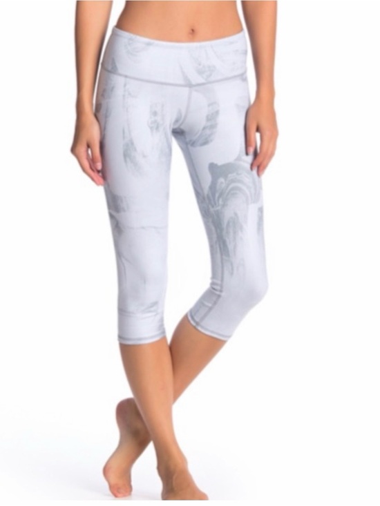 ALO Yoga Other - ALO Yoga High Waisted Crop Capri Marble-Print Leggings Women’s Size Small